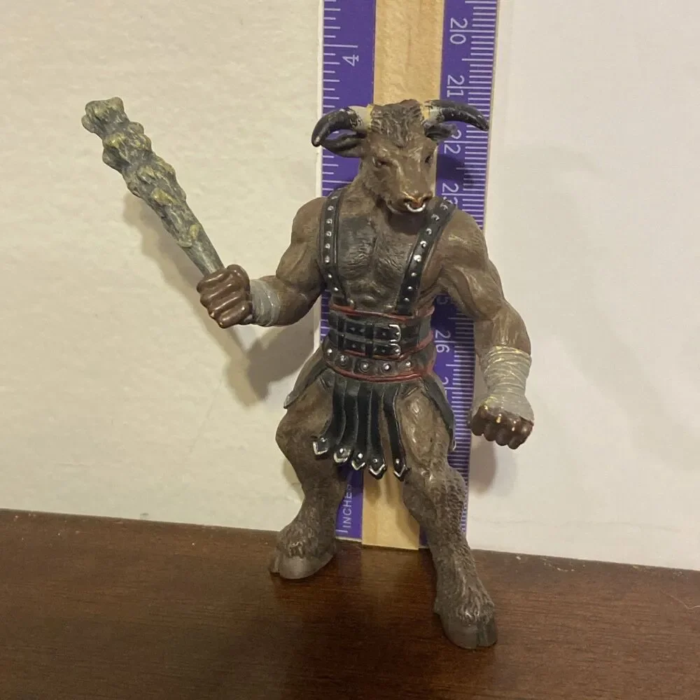 Safari Ltd MINOTAUR w/CLUB Fantasy Figure 2007 Retired Mythical Realms Creature